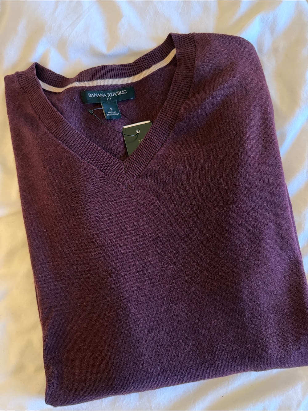 Banana Republic Men’s V-Neck Sweater - Plum